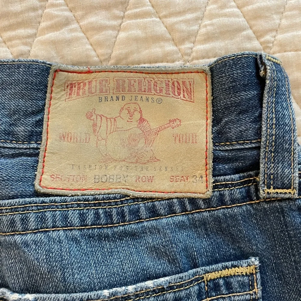 True Religion Made in USA Perfectly Distressed Bobby Jean SZ‎ 36 Style MJHT66U51